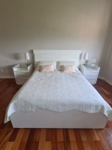 Cama em laca branca
