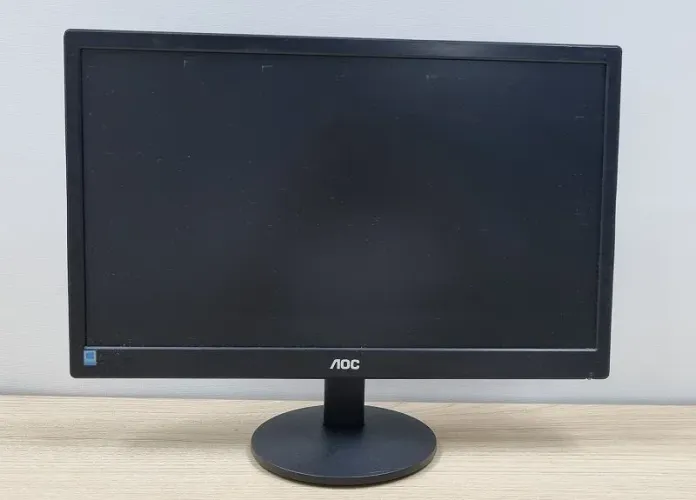 Monitor LED 18.5 Pol