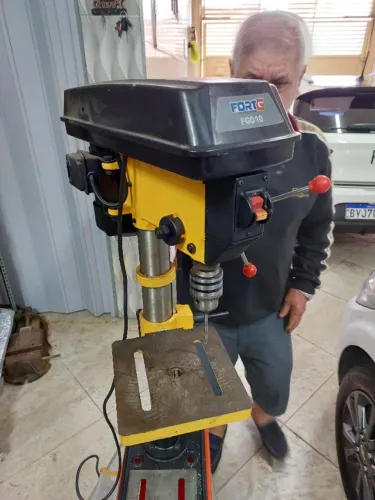 Furadeira de Bancada FortG Potencia 550w Bivolt 120/220 Mandril 5/8" 16MM + Morsa - ZN