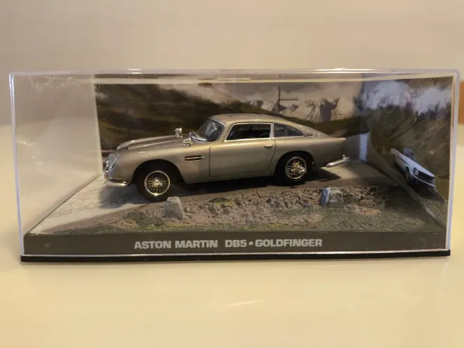 Miniatura Aston Martin DB5 James Bond 007 - Goldfinger (Escala 1:43)