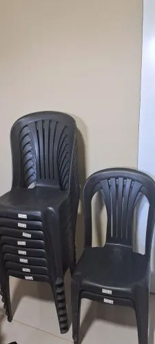 VENDO JOGO DE MESA COM CADEIRAS ?