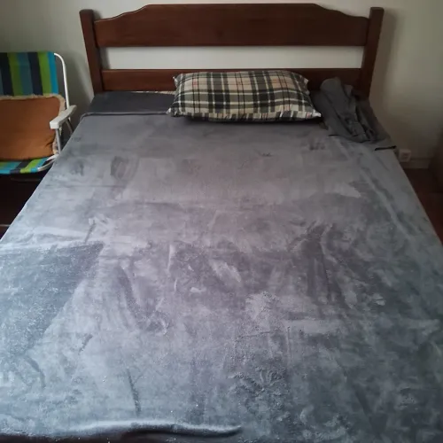 Cama de casal madeira + colchão boa qualidade em espuma 28...aguenta  150 kg