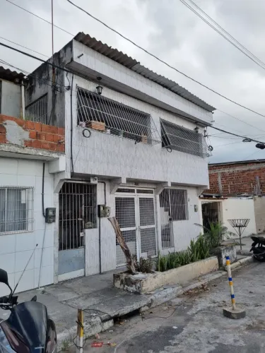 Casa Aluga-se por TEMPORADA ou CONTRATO mensal ou Anual.