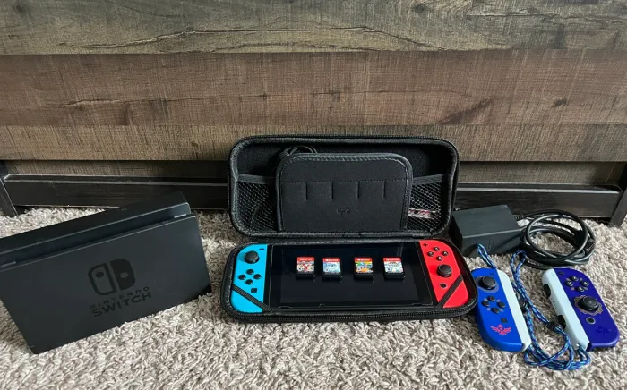 Nintendo switch com controles extra e 4 jogos. 