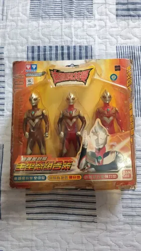 Boneco ultraman Bandai tyga.
