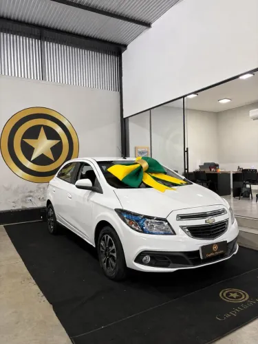 Chevrolet Onix Hatch LTZ 1.4 8V Flex Mec. 4P 2014
