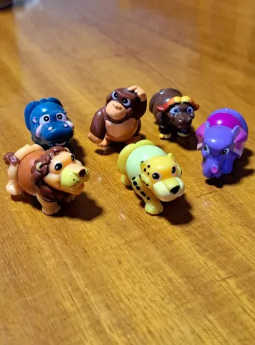LOTE Nº 17 - CONTENDO SEIS BRINQUEDOS MINIATURAS KINDER OVO - FAUNA ANIMAL AVENTURA