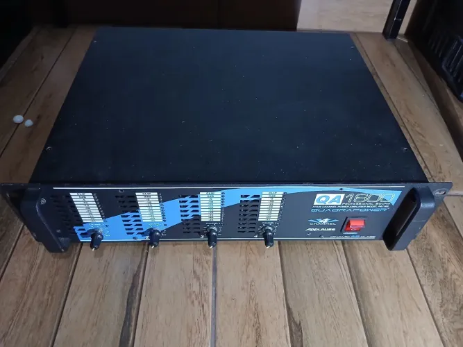 Amplificador de potência 1600 watts rms