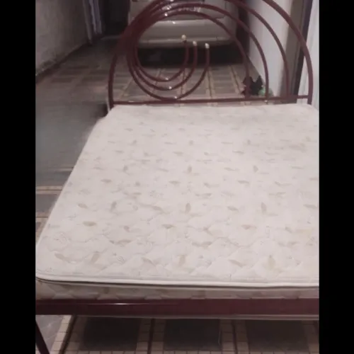 Cama casal ferro com colchão