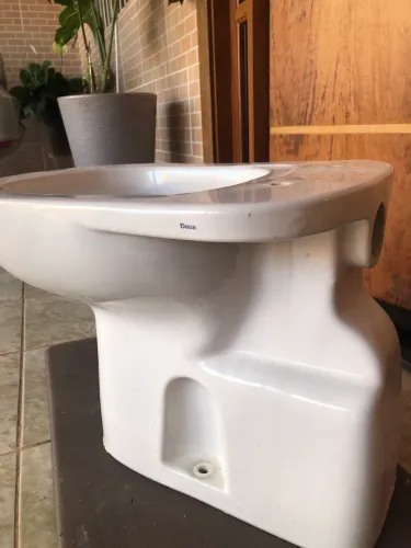 Bacia/vaso sanitário DECA de cerâmica branco