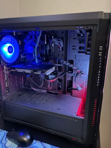 PC GAMER DE ENTRADA RX 580 + i3 10100 - 16gb RAM