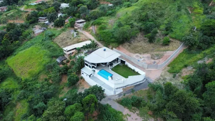 Sítio de Alto Padrão à Venda | 5.000 m² | 700 m² Construídos | Timóteo, MG