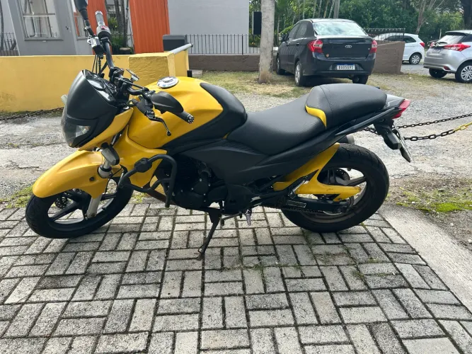 Vende-se CB 300 R