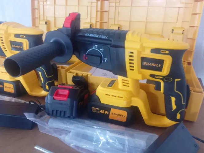MARTELETES DE 1.100W A BATERIAS NA MALETA COM TODOS OS ACESSÓRIOS 