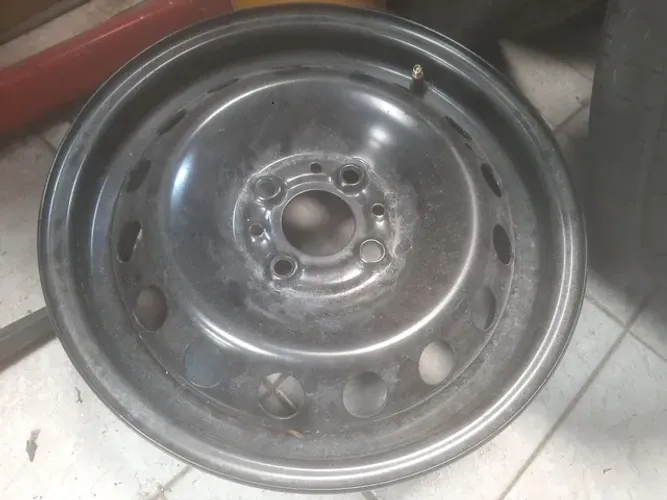 Roda de ferro aro 14 Fiat Argo preta 4x98