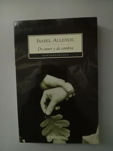 Livro De Amor y de Sombras, de Isabel Allende, em espanhol (español)