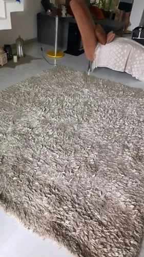 Tapete com fios de seda e lã