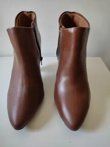 Bota Vizzano feminina cano baixo salto alto de couro 
