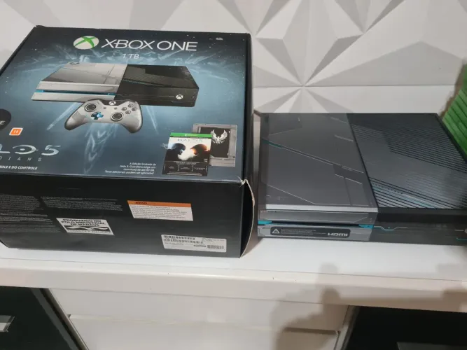 XBOX ONE BUNDLE 1TB HALO 5
