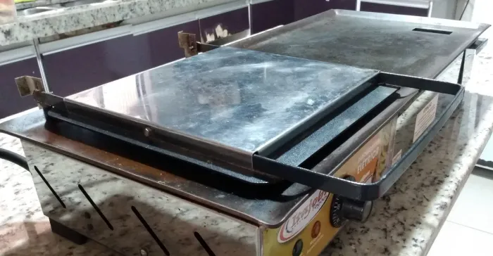 SANDUICHEIRA ELÉTRICA COM PRENSA 70X30 ITAJOBI