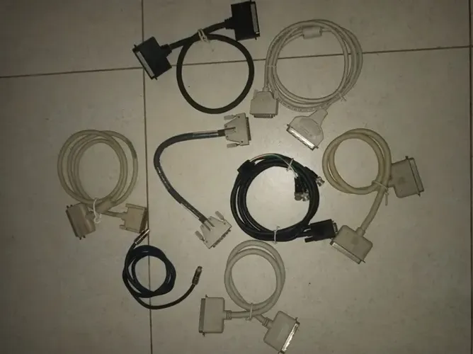 Cabos SCSI, vídeo 13w3, vídeo componente, etc... Sob consulta 