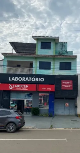 Prédio comercial e residencial 