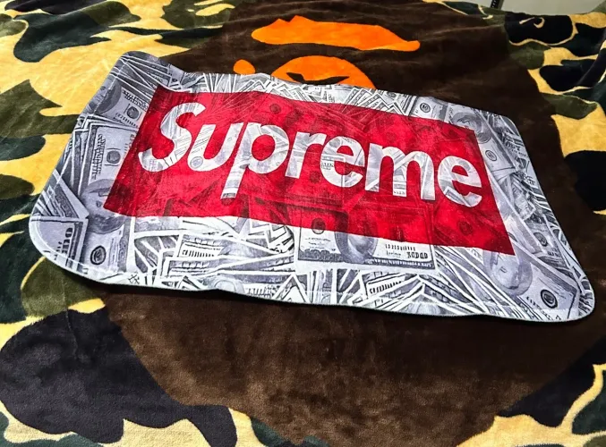 Tapete Supreme Dólar 60cm x 40cm