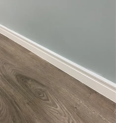 Rodapé branco poliestireno 10 cm