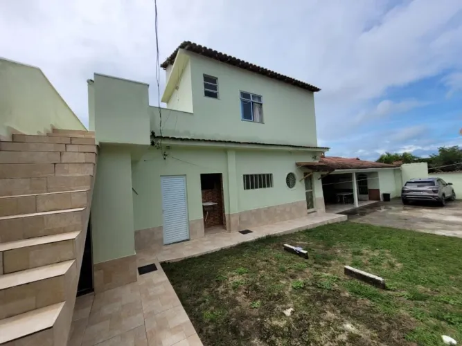 Casa com Piscina e Edícula à Venda Iguabinha, Araruama/RJ