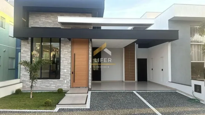Casa nova em condomínio fechado.