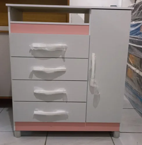 Cômoda com 4 Gavetas e Porta-NOVA!!!!