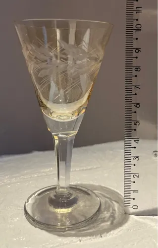 Conjunto com 12 Taça de cristal para licor com design floral gravado
