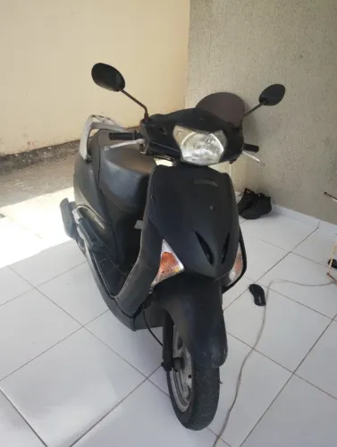 Honda lead para rodar no interior 