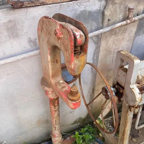 Rebitex Máquina Industrial para arrebitar panelas e afins ou lonas de freio  