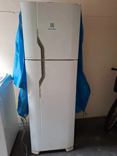 Geladeira eletrolux frost free 