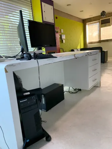 mesa recepcao em MDF