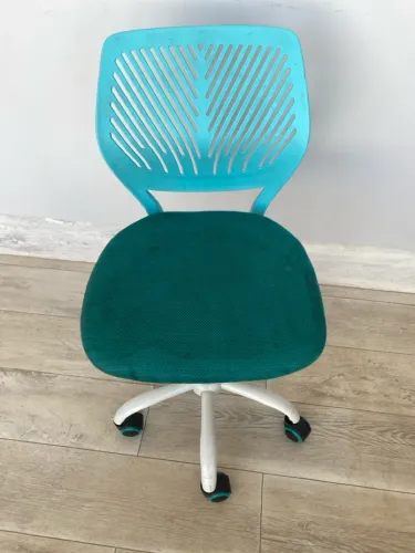 Cadeira de Escritório Ergonômica com Rodinhas