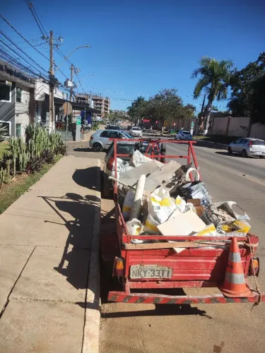  retirada  de entulhos, restos de obras, móveis e eletrodomésticos velhos etc....