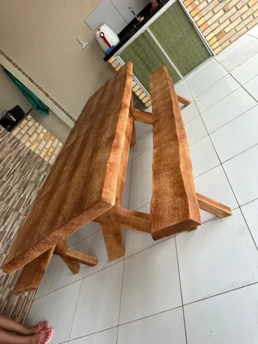 MESA EM MADEIRA PESADA