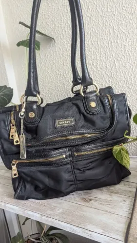 Bolsa Dona Karan preta (DKNY)