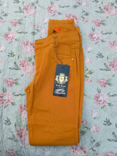Calça laranja clara/ amarela jeans, tamanho 40, nova, com etiqueta, nunca usada