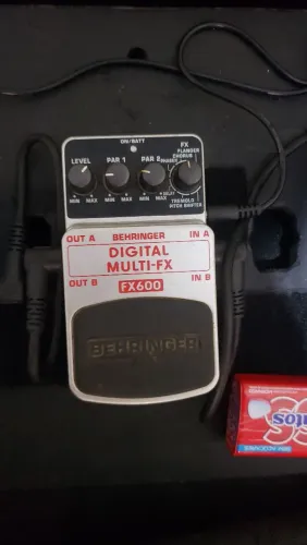 Pedal Behringer FX600 Digital Multi-FX
