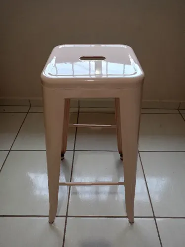 Banqueta em aço decorativa casa nova (retirar)