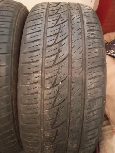 Pneus 235-50-19