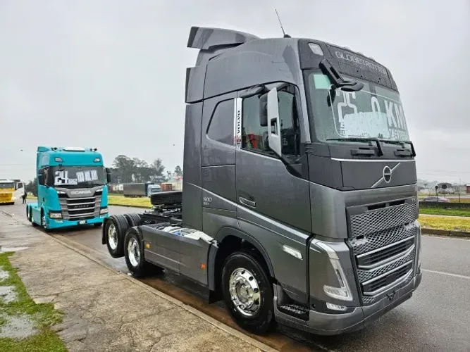 Volvo FH 500 6x2 Globetrotter Ano 25 0km Alerta de Colisão Sensor de chuva Geladeira
