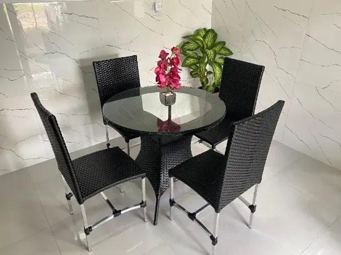 Conjunto de Mesa Redonda com Tampão de vidro.