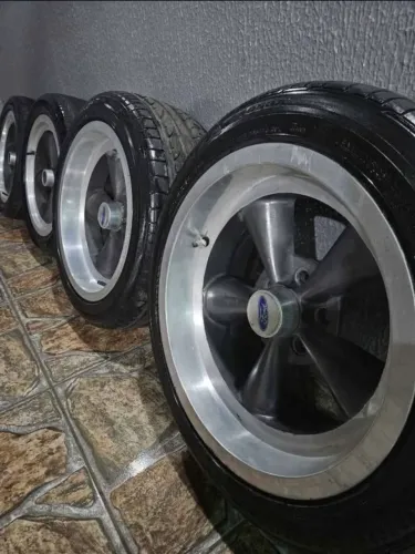 Rodas de liga leve estilo Mustang