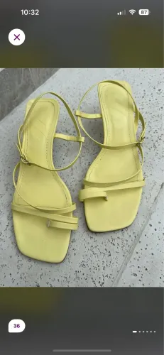 sandália com saltinho baixo sonho dos pés n36 e calça 37 também