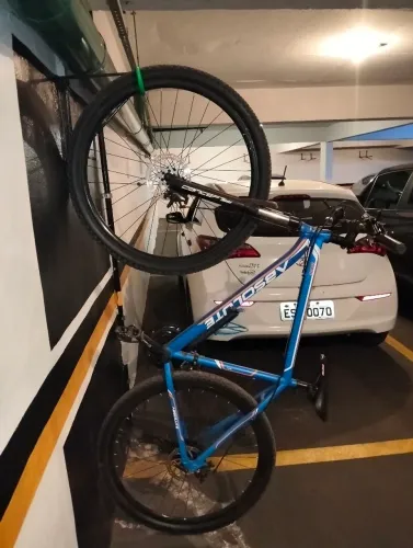 Bicicleta aro 29 quadro 21 Absolut azul com acessórios e capacete
