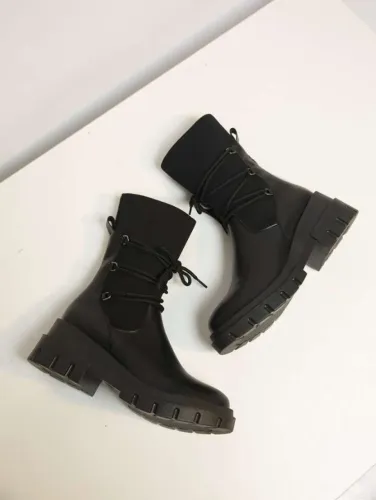 Bota Preta tipo meia com Cadarços Tamanho 37